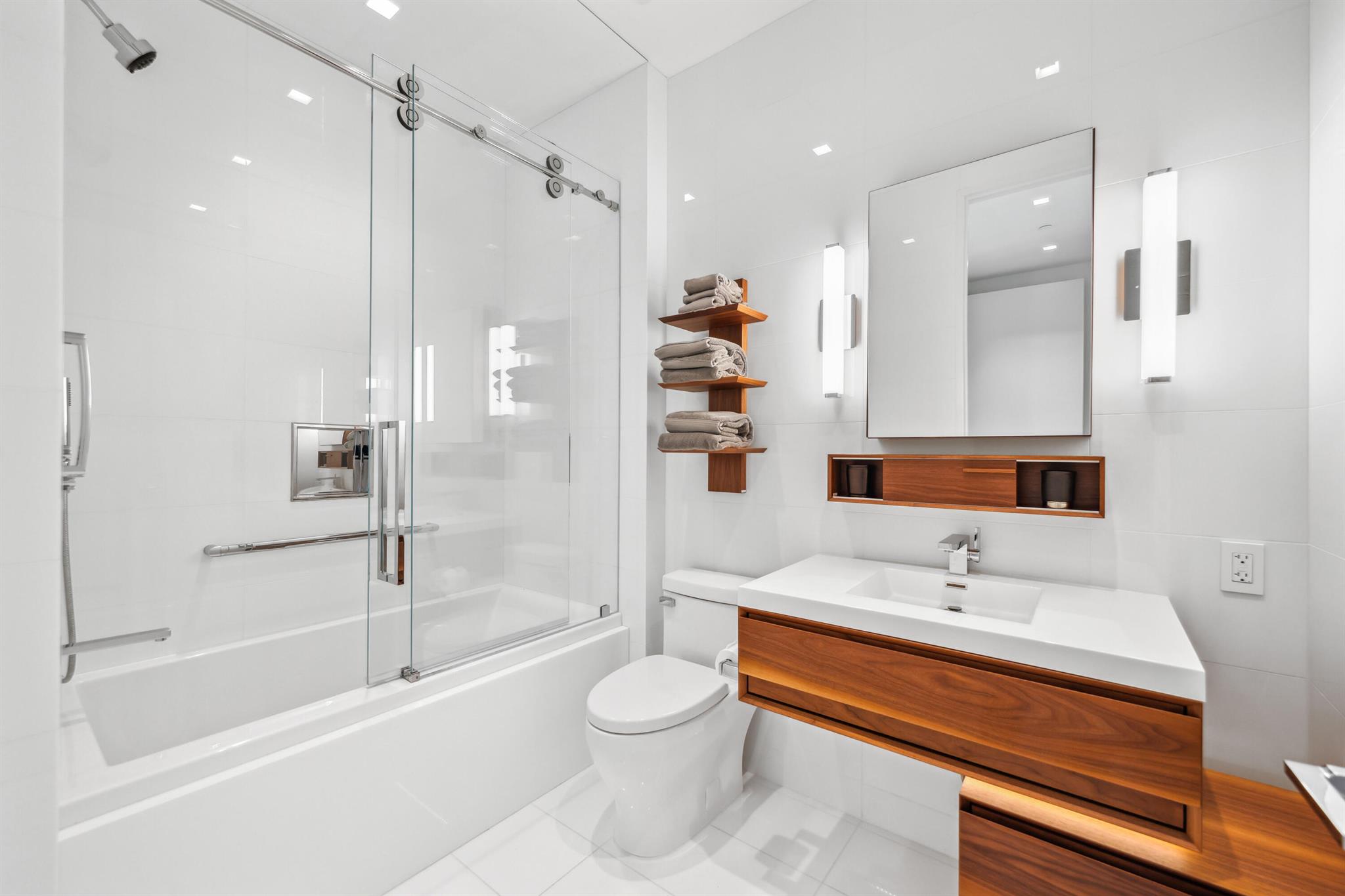 BRISTOL CONDO - Residential