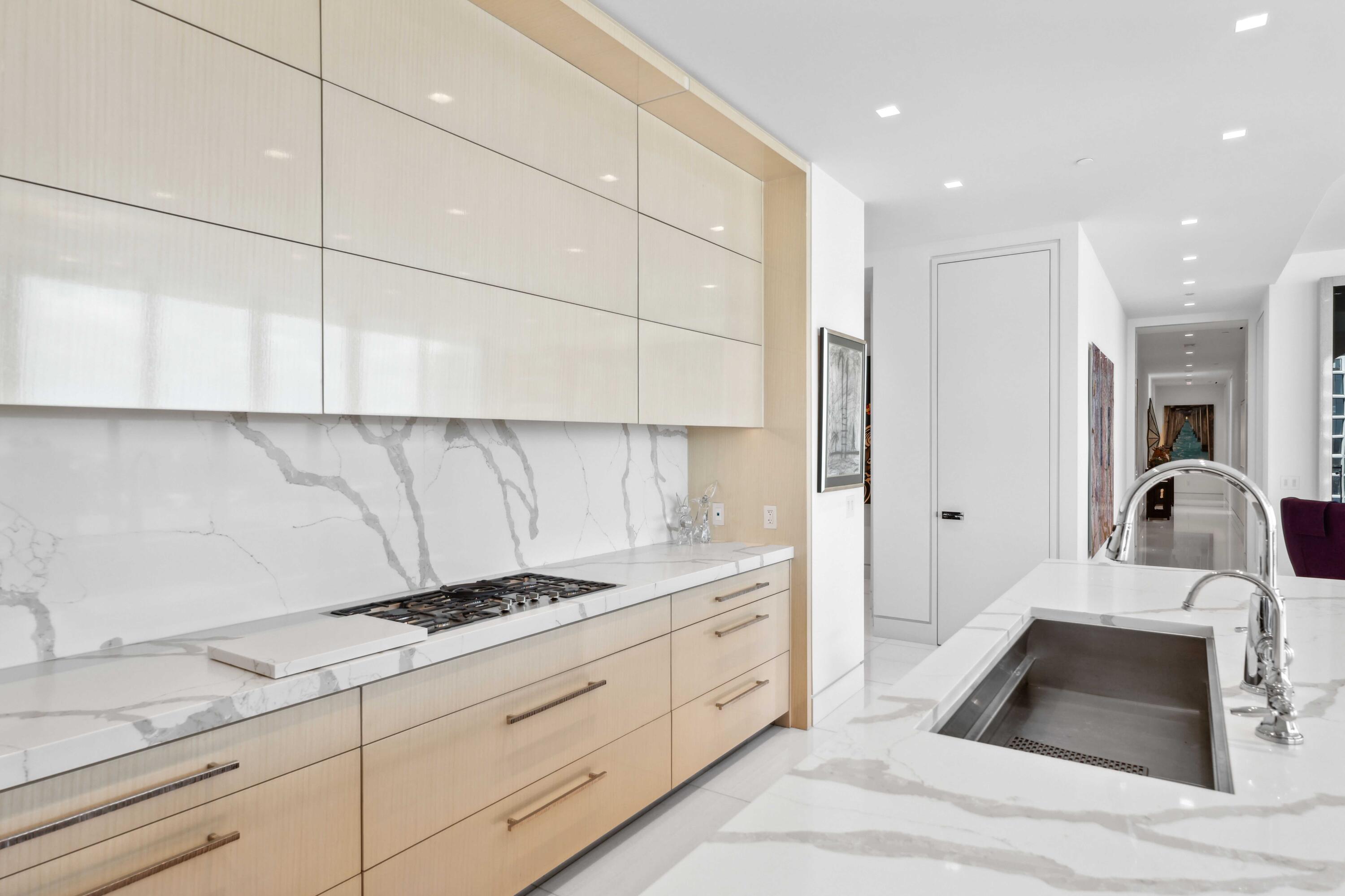 BRISTOL CONDO - Residential