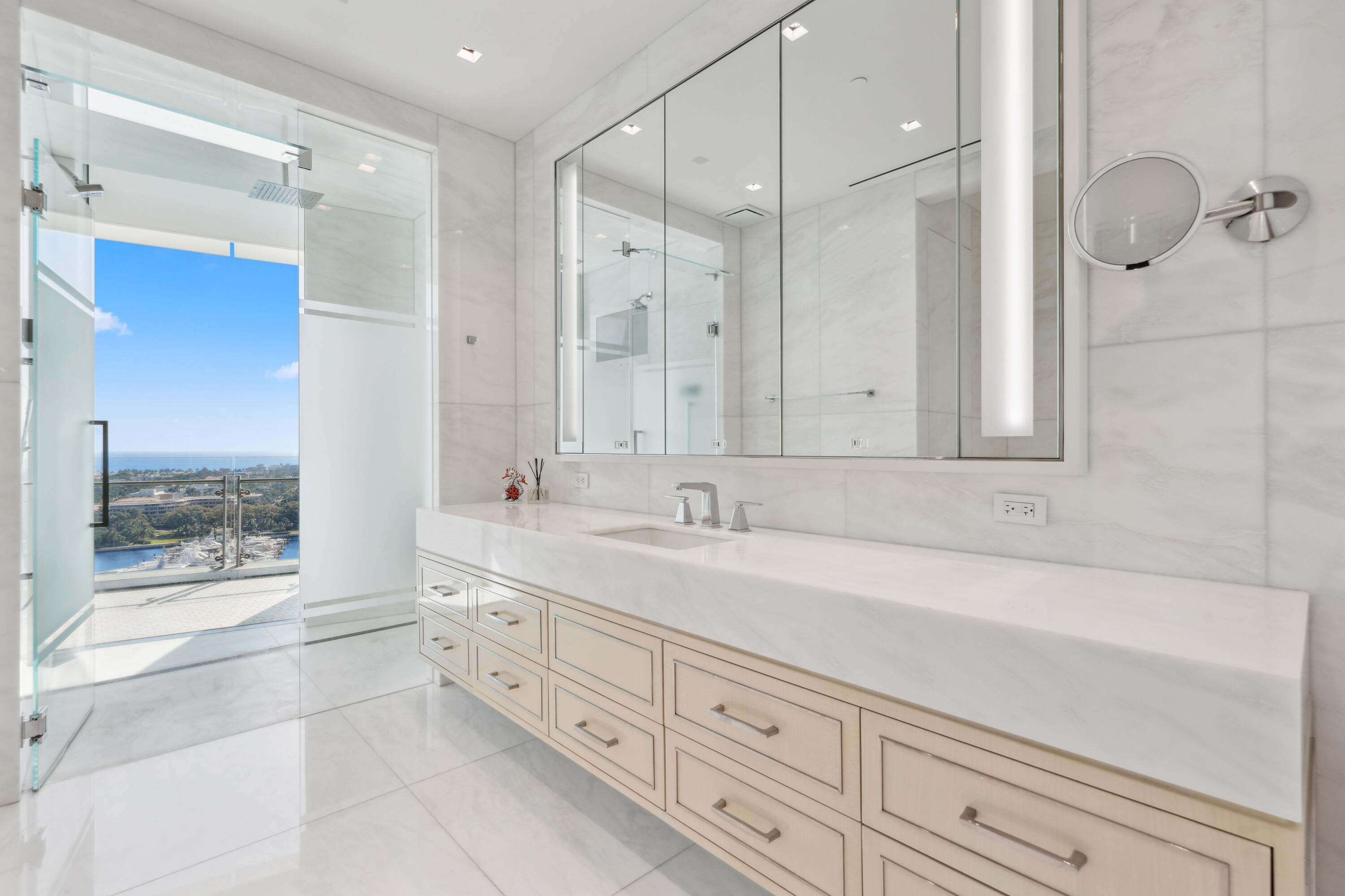 BRISTOL CONDO - Residential