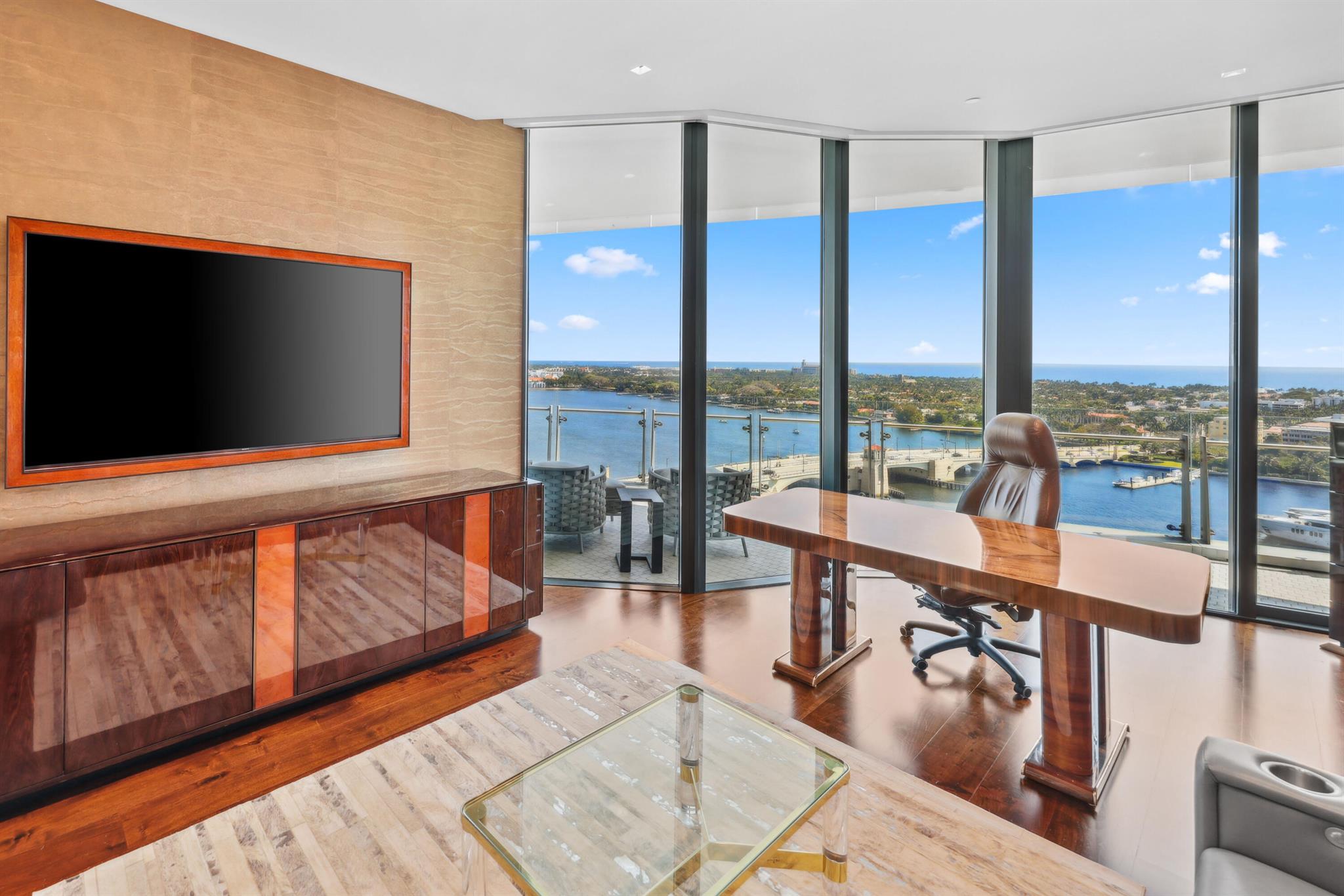 BRISTOL CONDO - Residential
