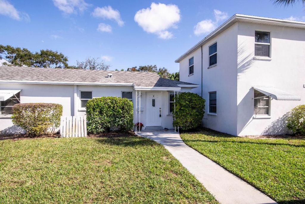 Photo of 10084 Meridian Way N #4, Palm Beach Gardens, FL 33410 (MLS # R11158598)