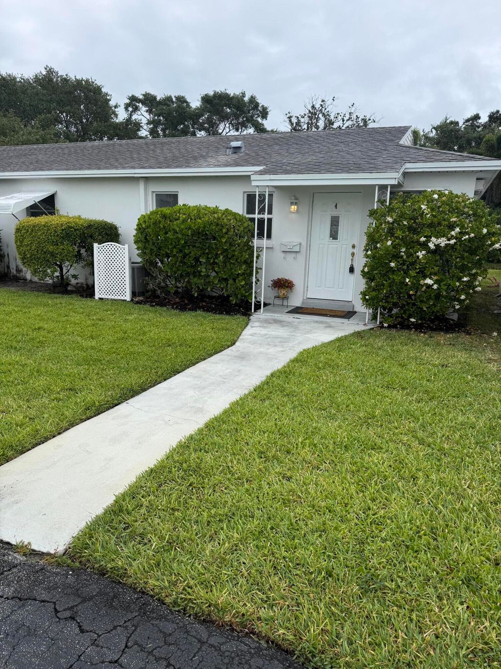 Photo of 10084 Meridian Way N #4, Palm Beach Gardens, FL 33410 (MLS # R11158598)