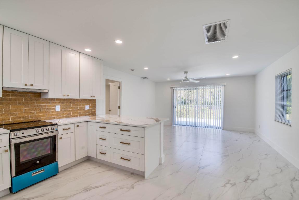 10084 Meridian Way N 4