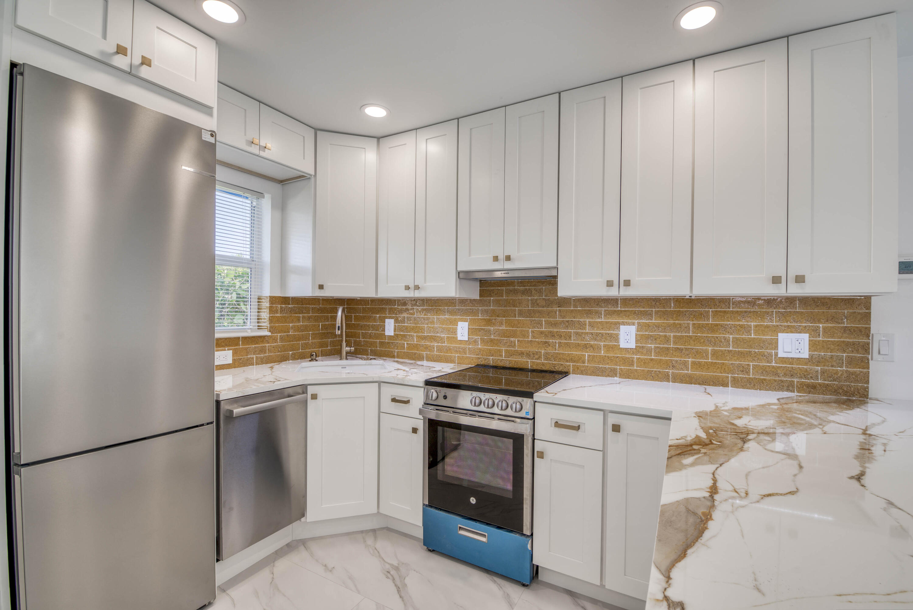 Meridian Condo - Residential