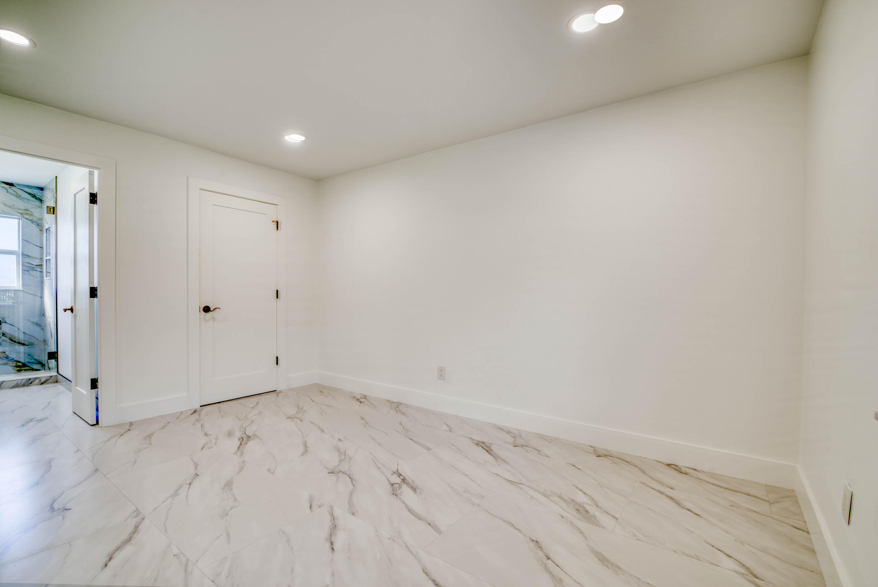 Meridian Condo - Residential