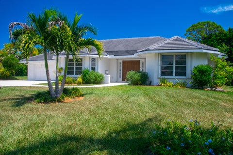 Photo of 4185 SE FAIRWAY Court, Stuart, FL 34997 (MLS # B26069036)