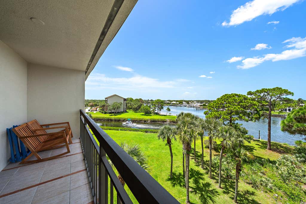 Photo of 2201 Marina Isle Way, Jupiter, FL 33477 (MLS # B26061841)