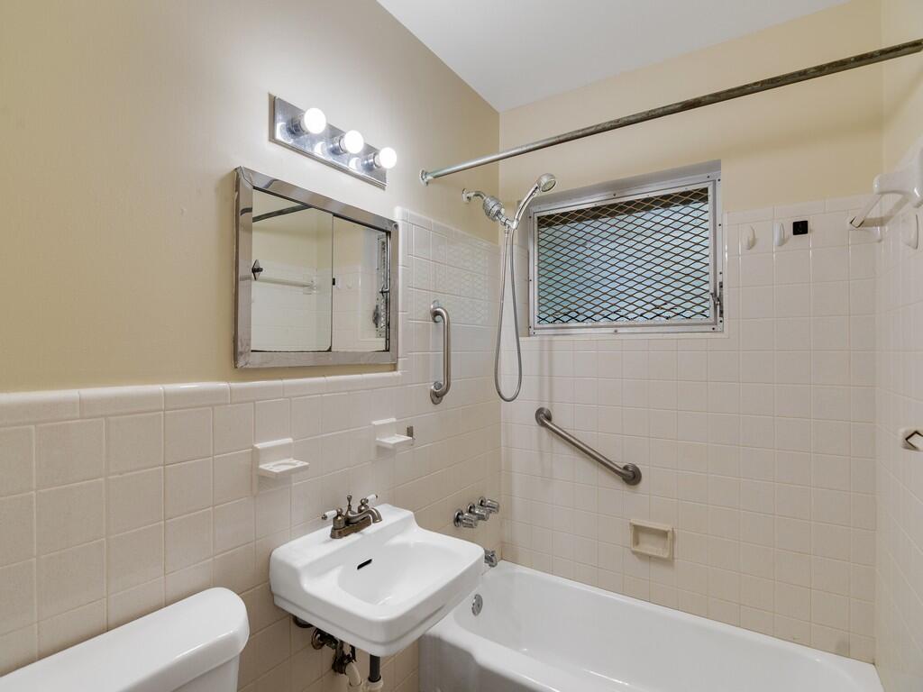 LAKEWOOD PARK UNIT 5 - Residential Lease