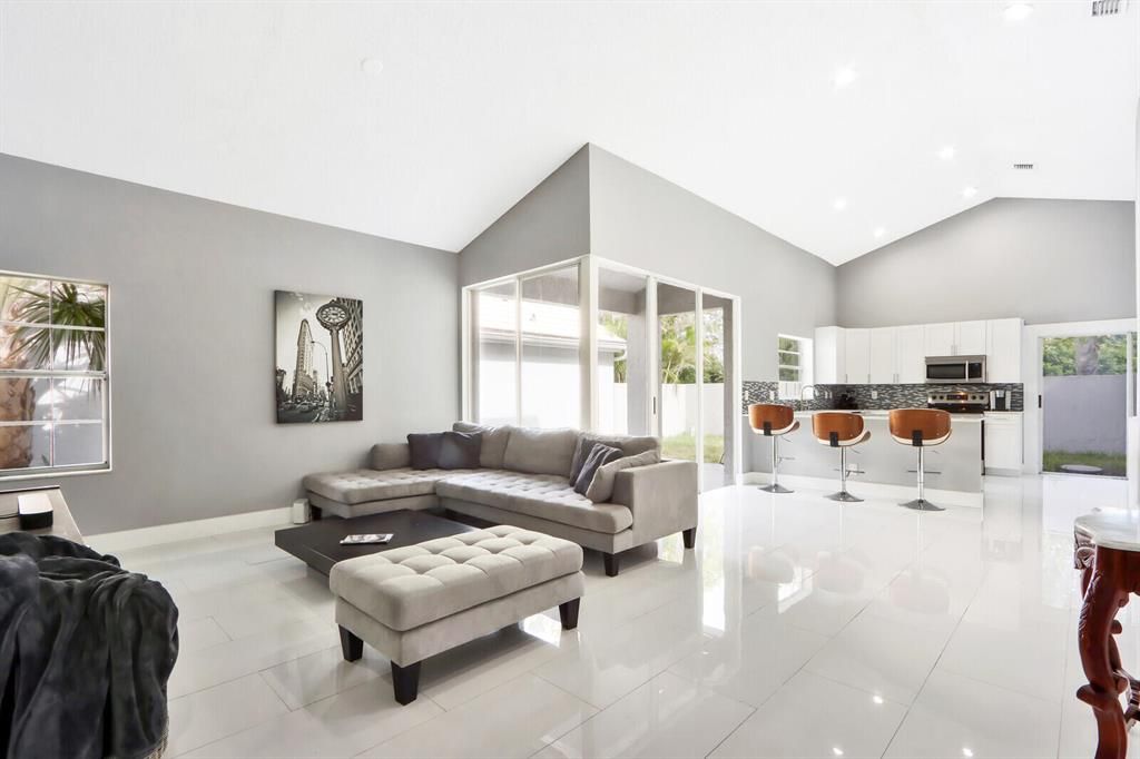 Photo of 7 Wyndham Lane, Palm Beach Gardens, FL 33418 (MLS # R10849143)