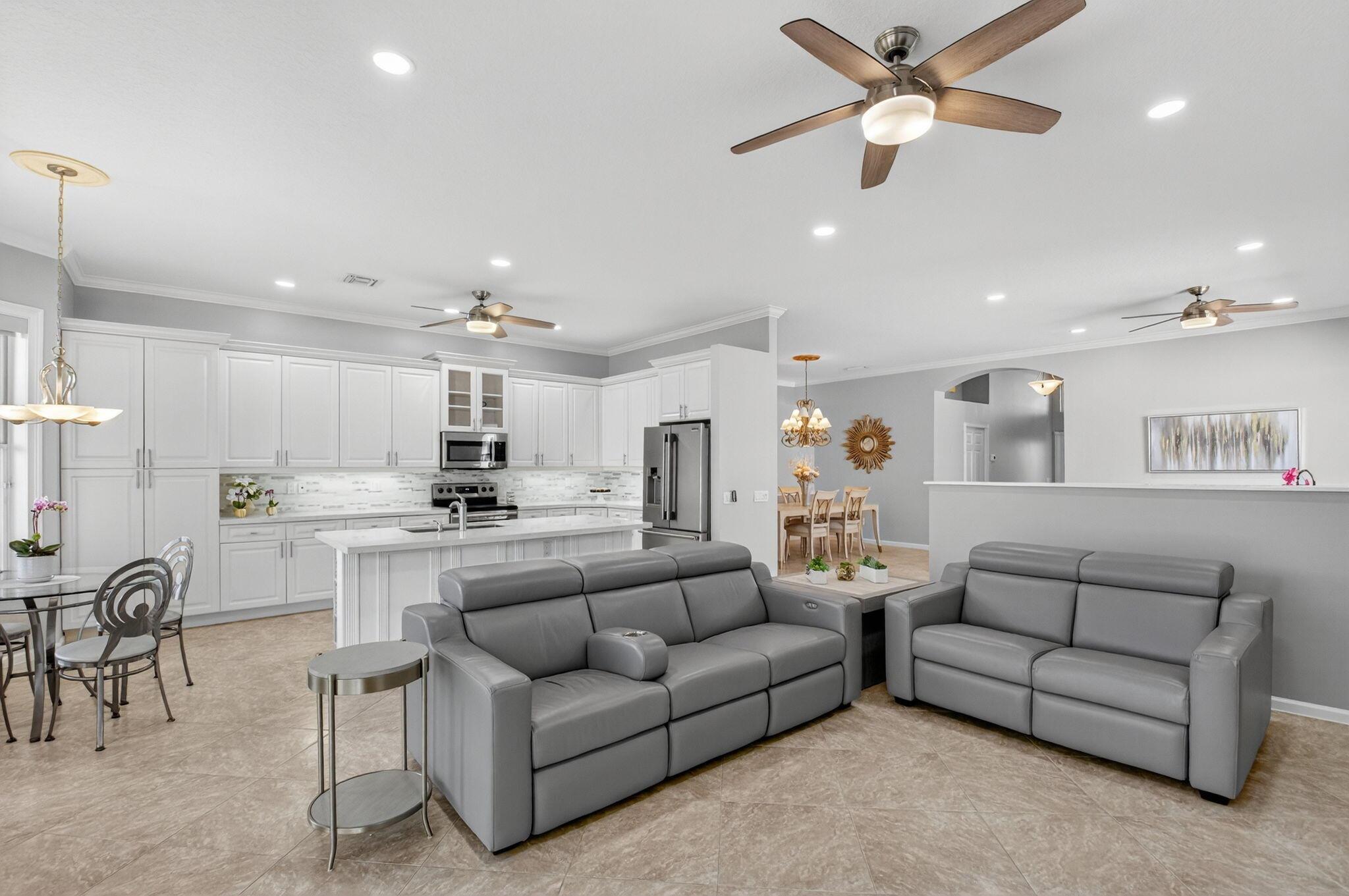 VALENCIA FALLS - Residential