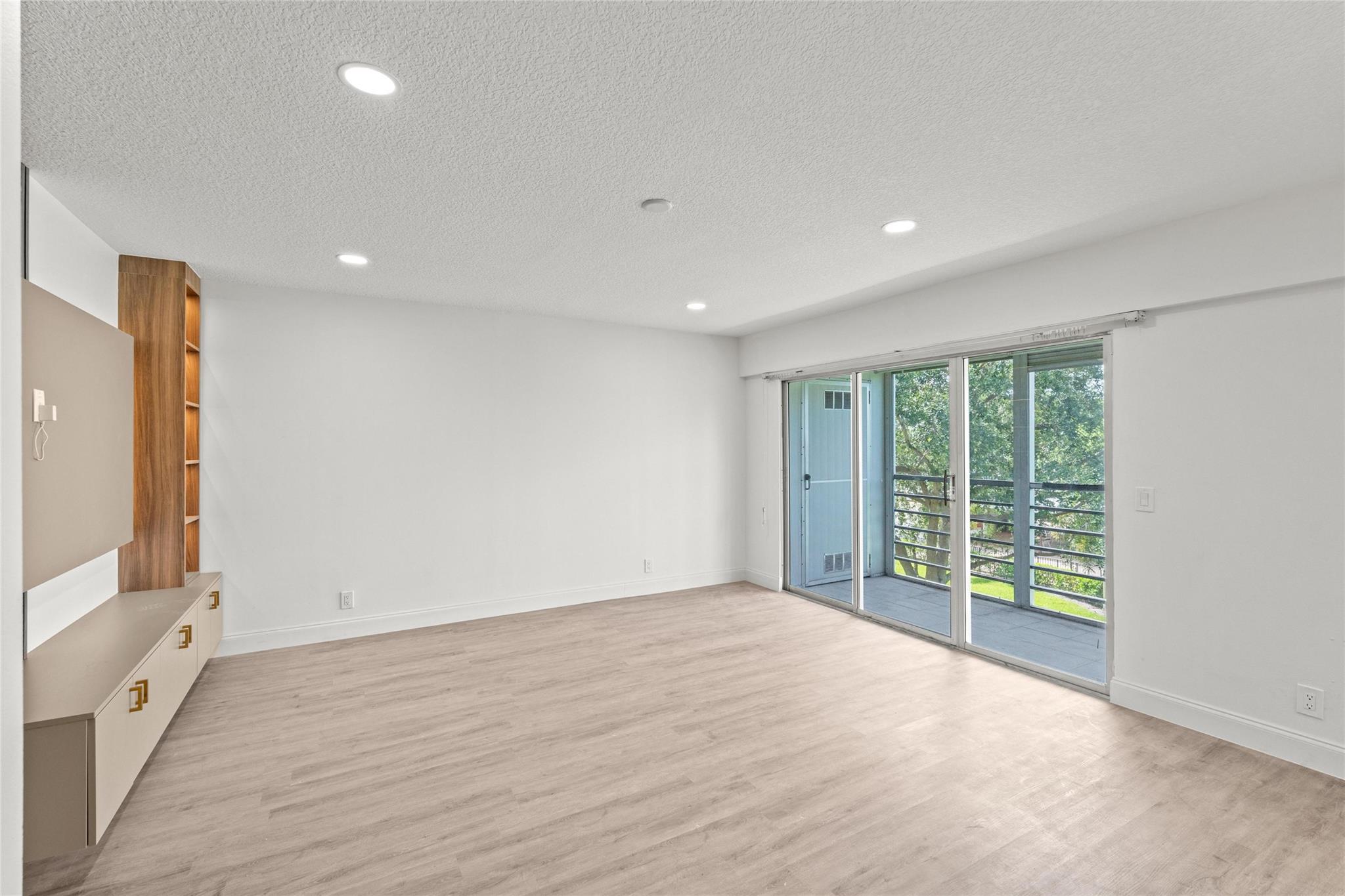 204 Mansfield E 204