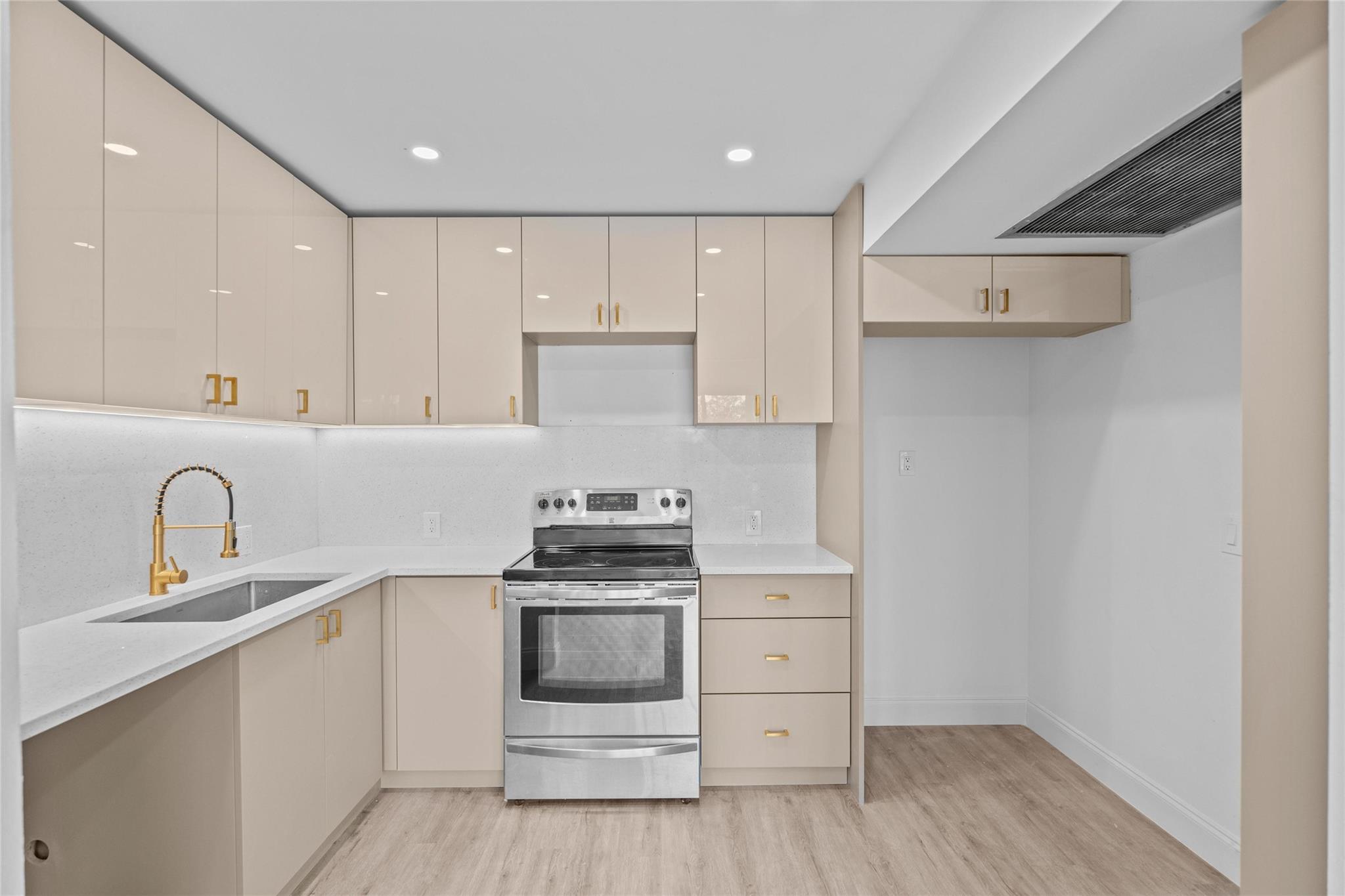204 Mansfield E 204