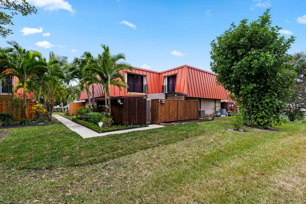 Photo of 3157 Meridian Way S #D, Palm Beach Gardens, FL 33410 (MLS # R11042255)