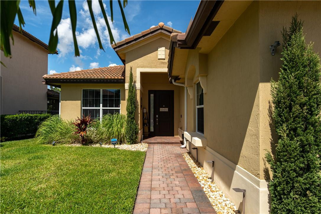 Vista Lago - Residential