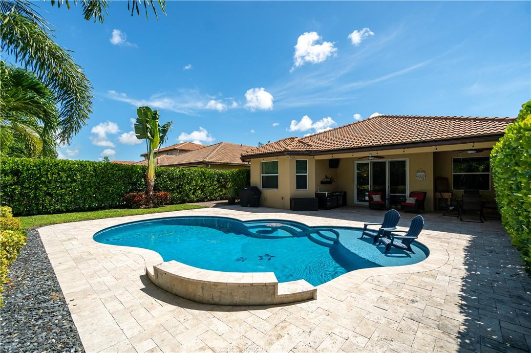 Vista Lago - Residential