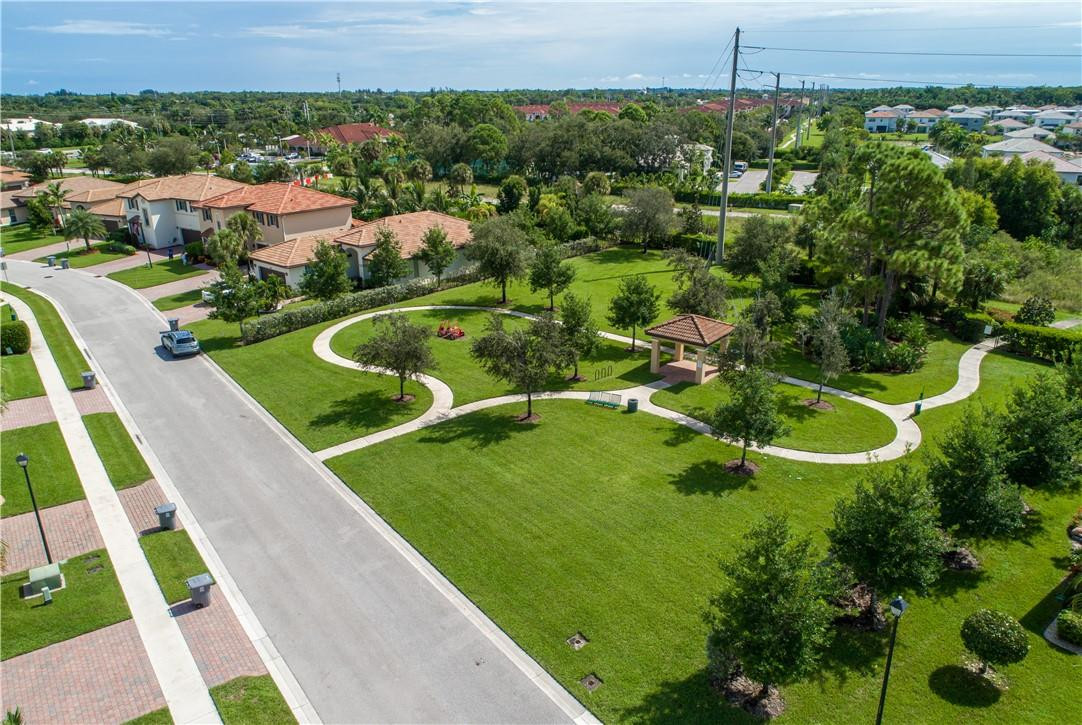 Vista Lago - Residential