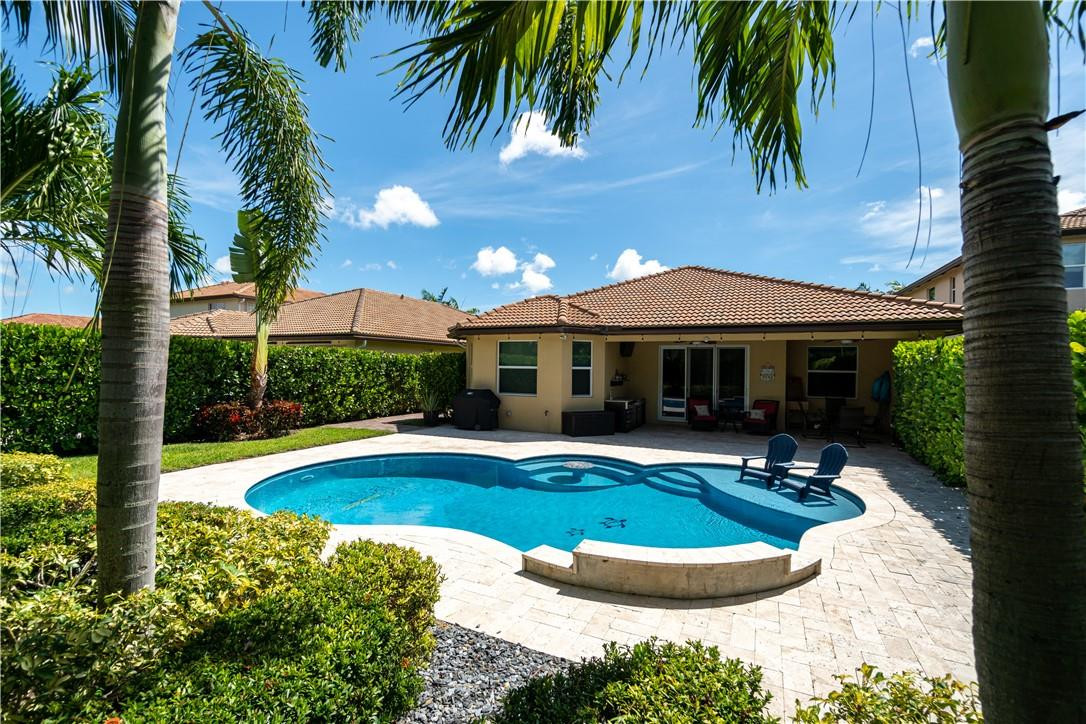 Vista Lago - Residential