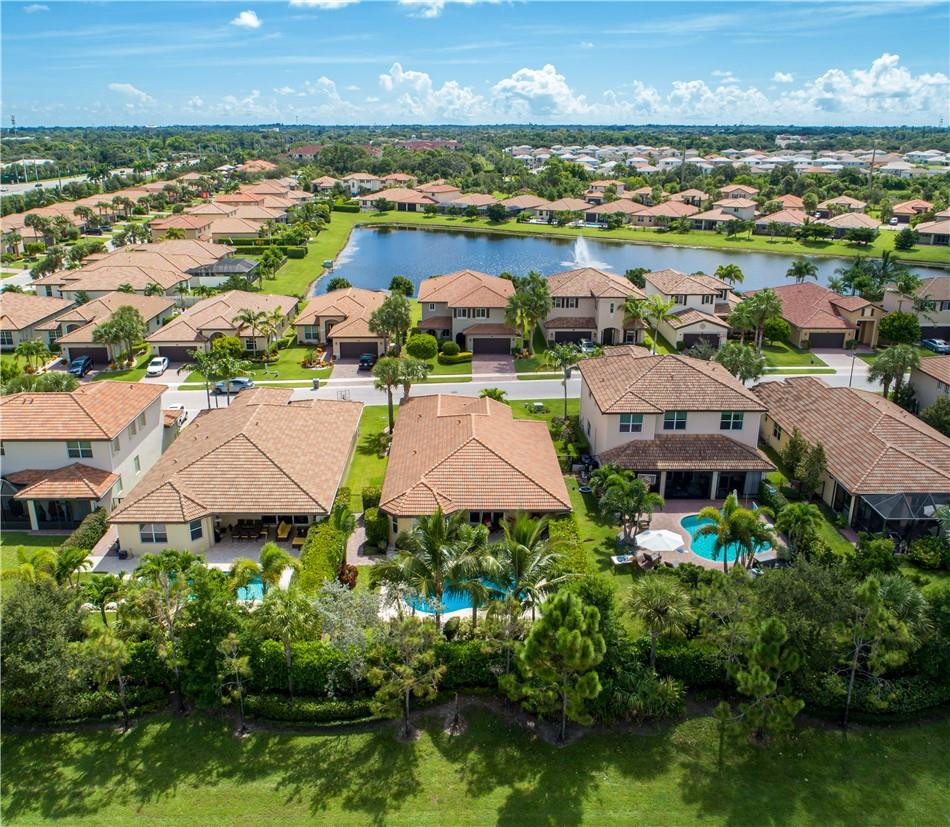 Vista Lago - Residential