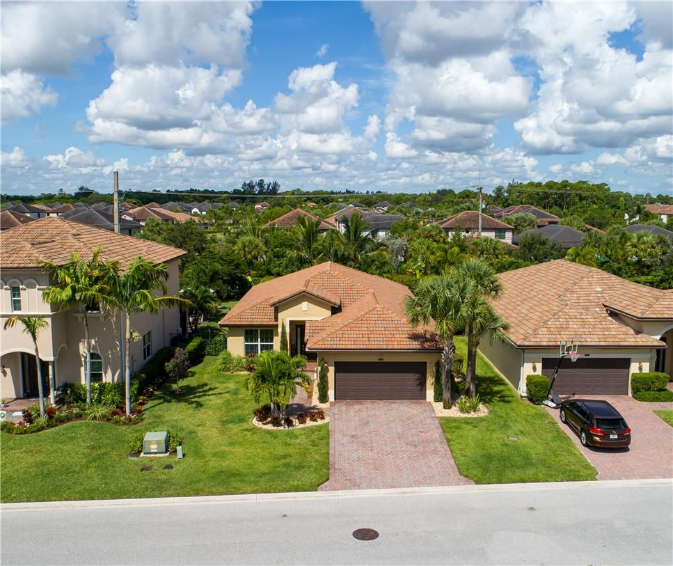 Vista Lago - Residential