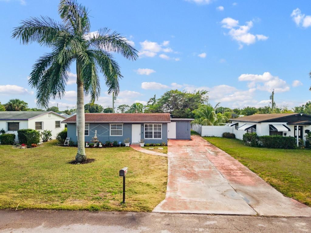 Photo of 1635 W 32nd Street, Riviera Beach, FL 33404 (MLS # R11158523)