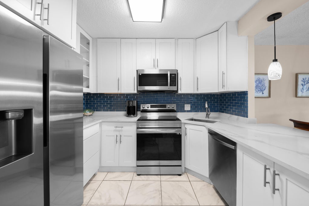 Photo of 390 N FEDERAL Highway #202, Deerfield Beach, FL 33441 (MLS # B26079526)