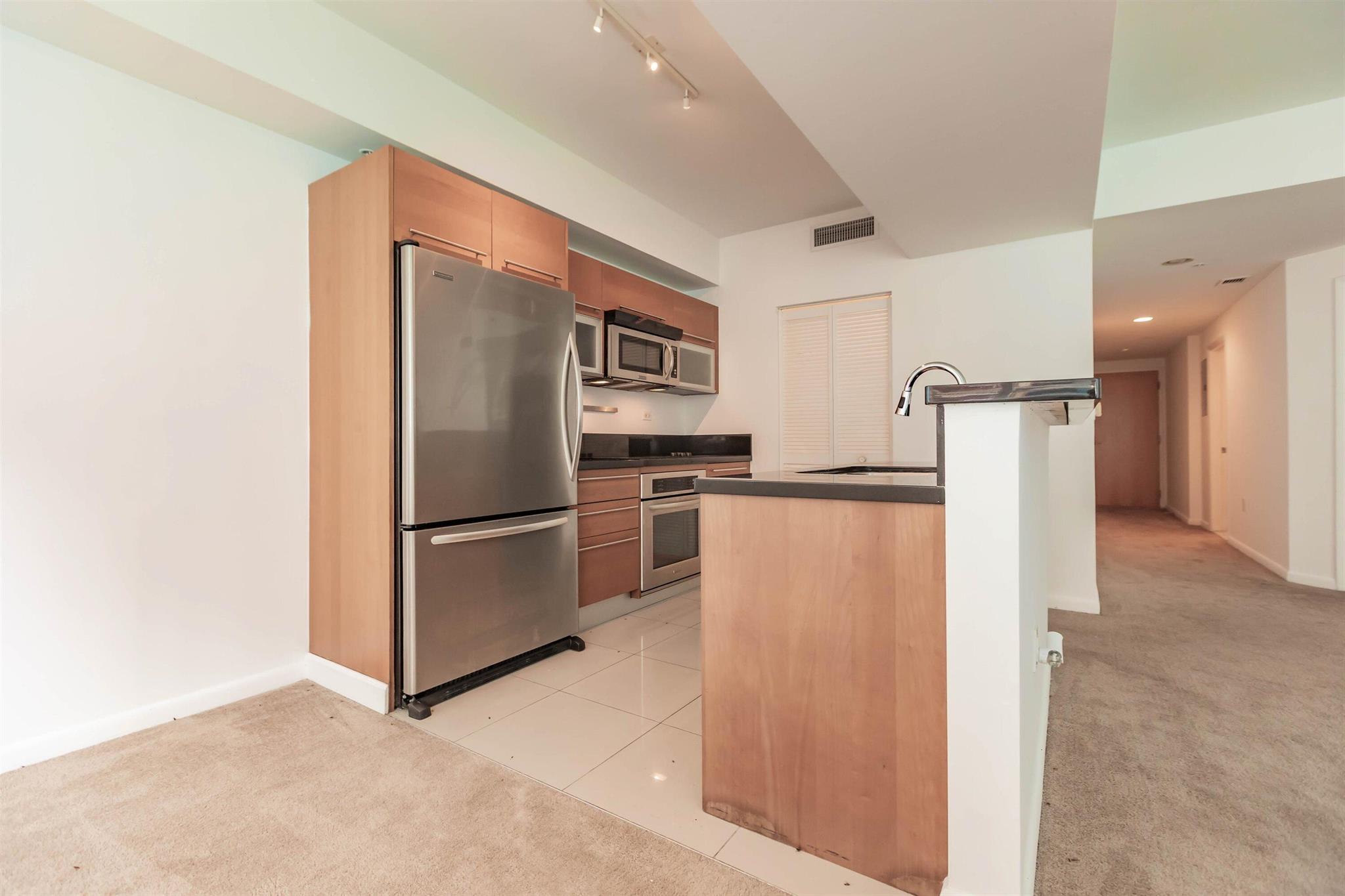 VIZCAYNE NORTH CONDO - Residential Lease