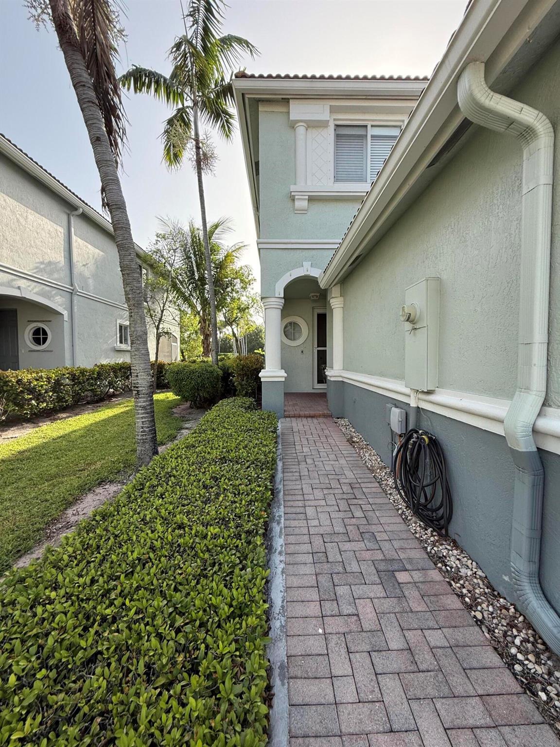 2136 Oakmont Drive