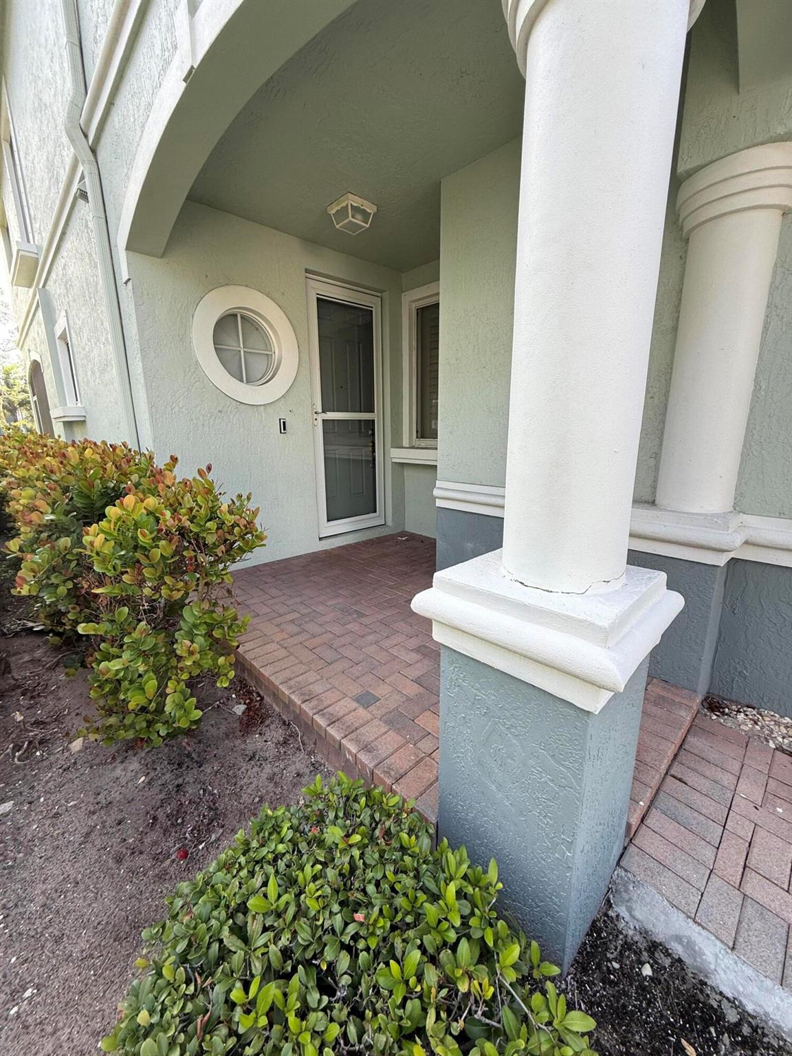 2136 Oakmont Drive