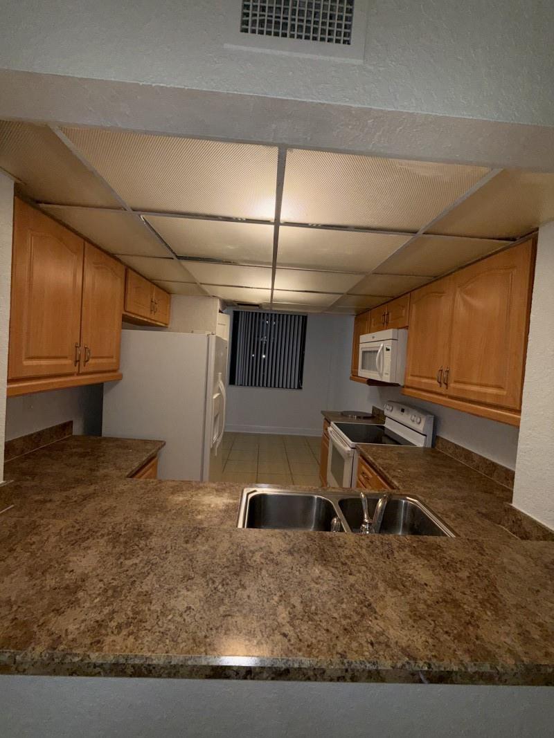 Fairway Lake 110-22 B - Residential Lease