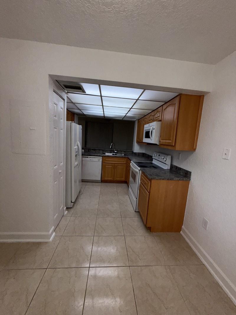 Fairway Lake 110-22 B - Residential Lease