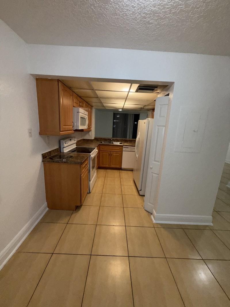 Fairway Lake 110-22 B - Residential Lease