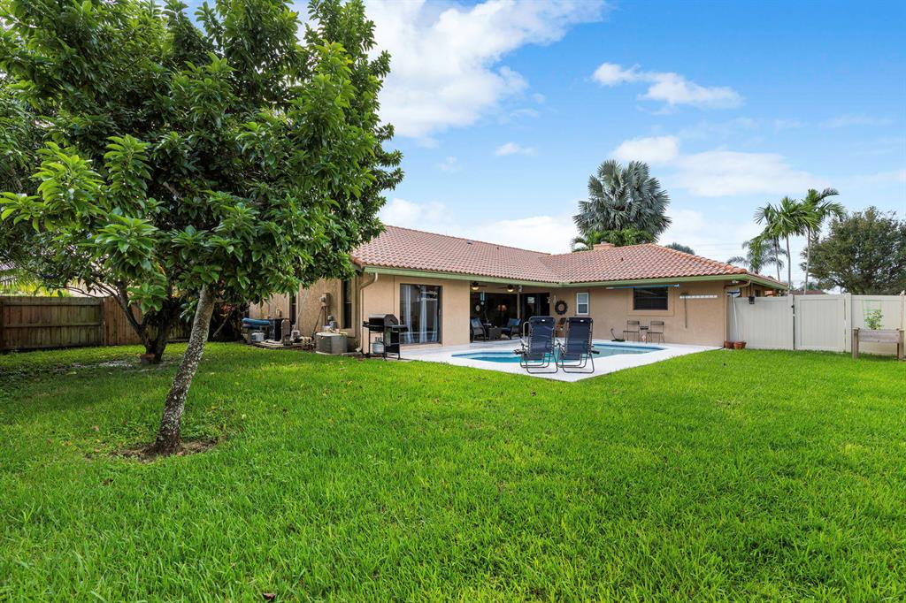 GREENVIEW SHORES 2 OF WELLINGTON - Residential