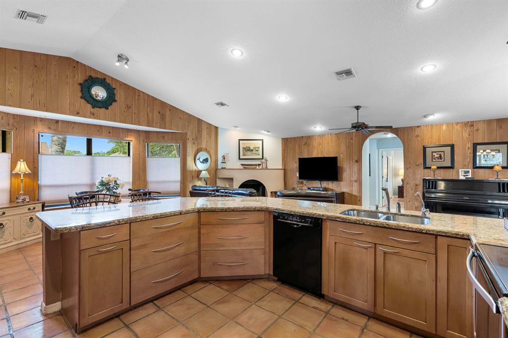 GREENVIEW SHORES 2 OF WELLINGTON - Residential