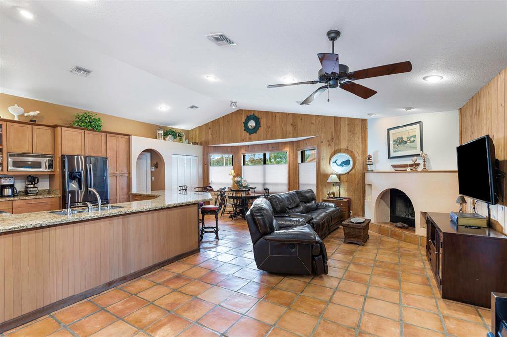 GREENVIEW SHORES 2 OF WELLINGTON - Residential