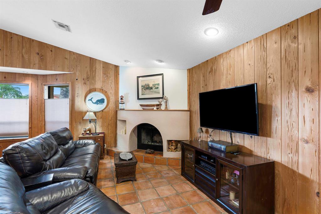 GREENVIEW SHORES 2 OF WELLINGTON - Residential