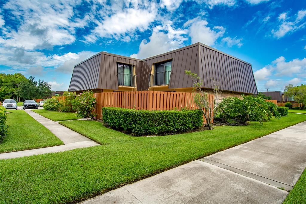 Photo of 5797 SE Windsong Lane Ln #613, Stuart, FL 34997 (MLS # R10807133)