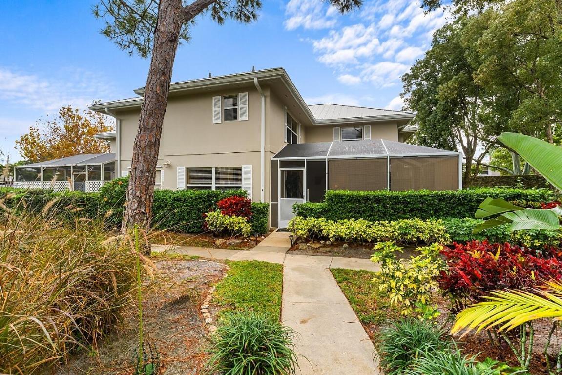 2913 SW Lakemont Place