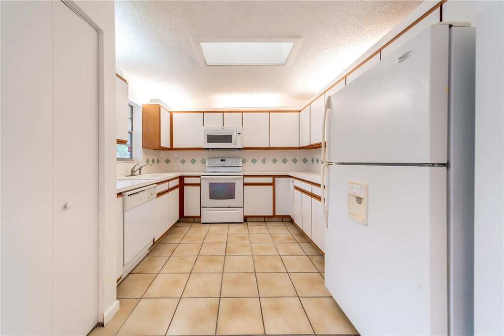 Photo of 906 NW 6th Avenue, Boynton Beach, FL 33426 (MLS # F10446797)