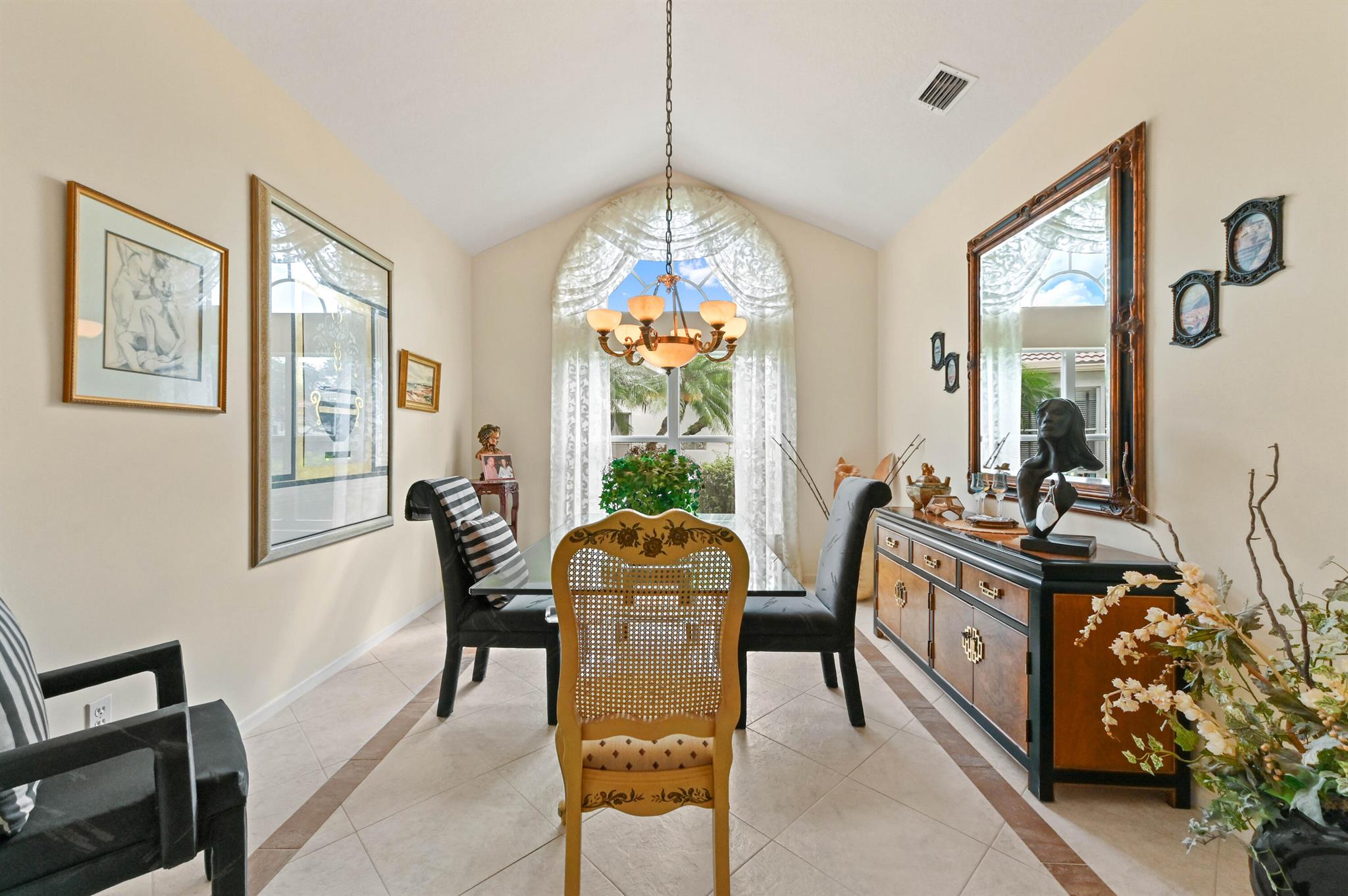 VALENCIA LAKES - Residential