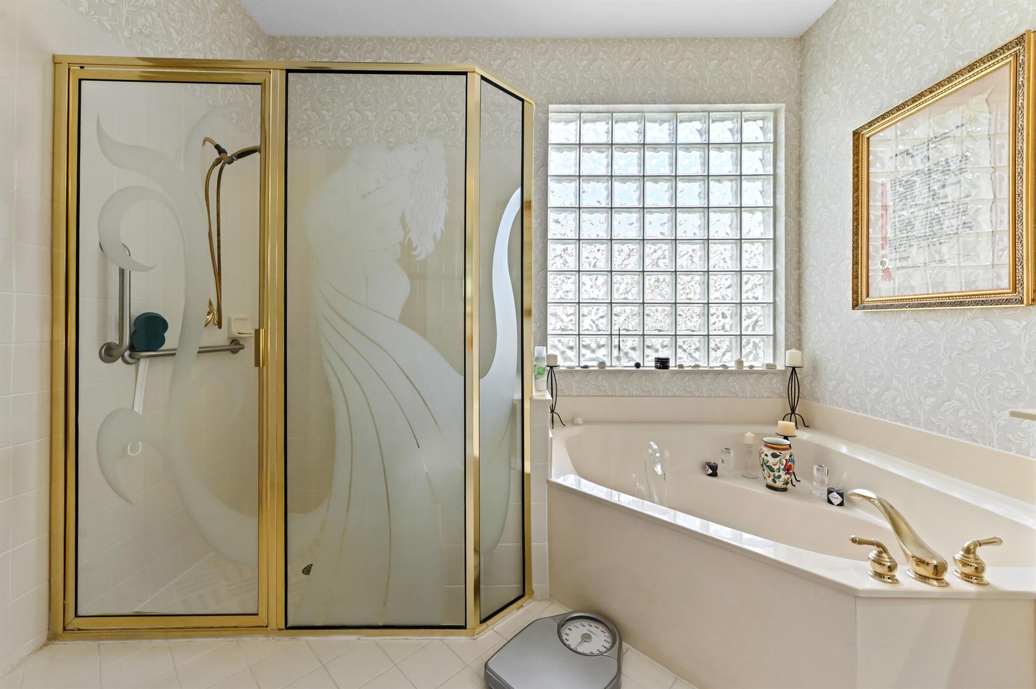 VALENCIA LAKES - Residential