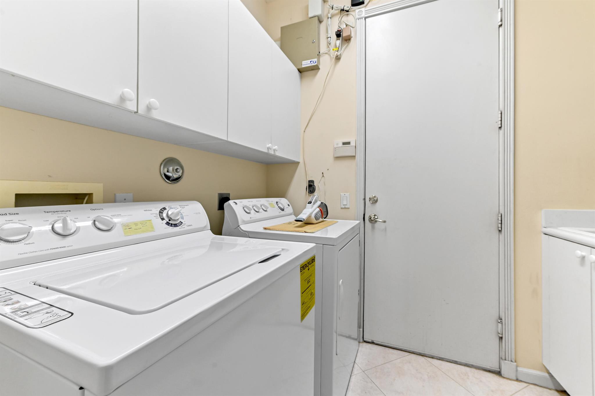 VALENCIA LAKES - Residential