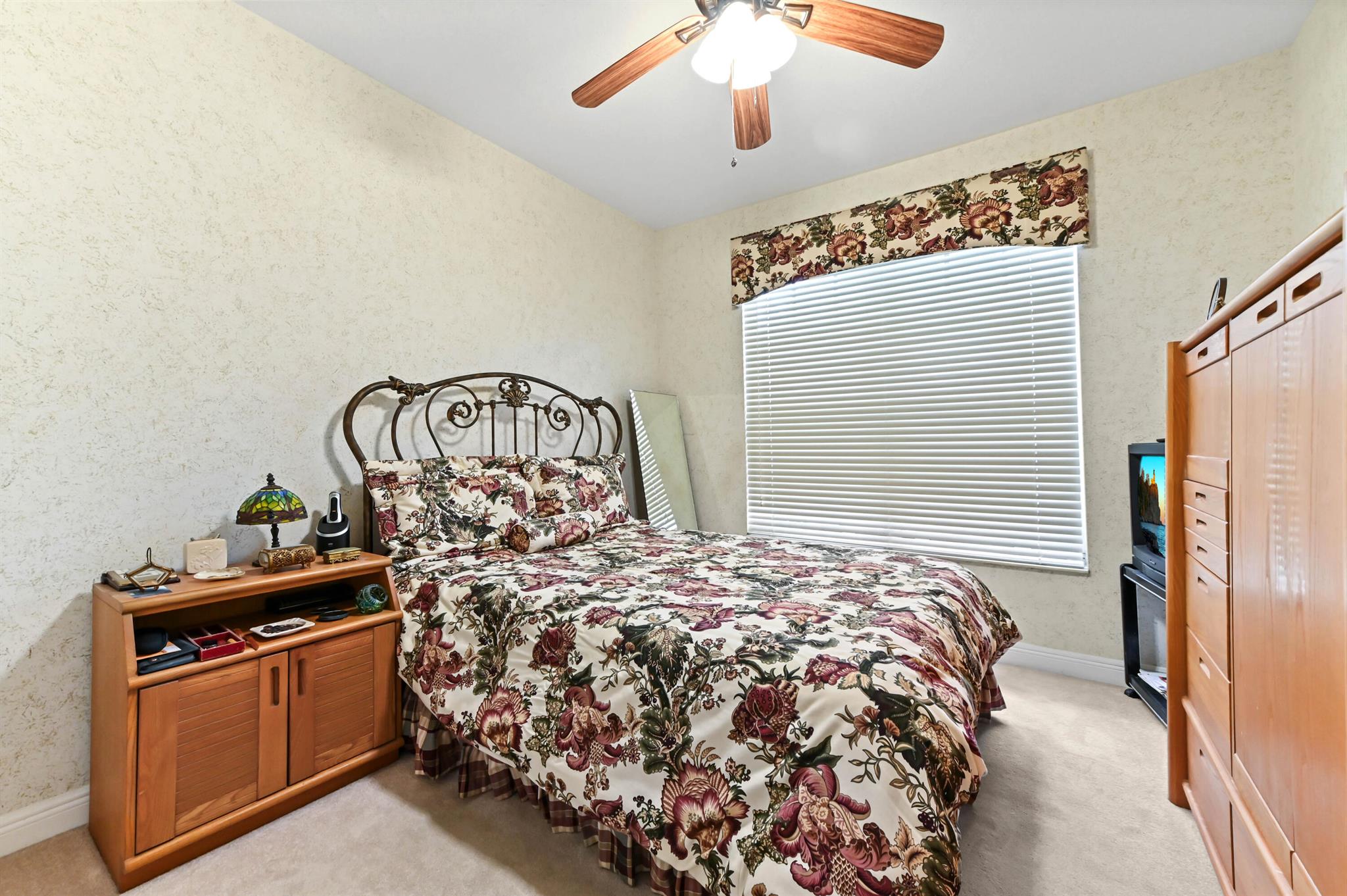 VALENCIA LAKES - Residential