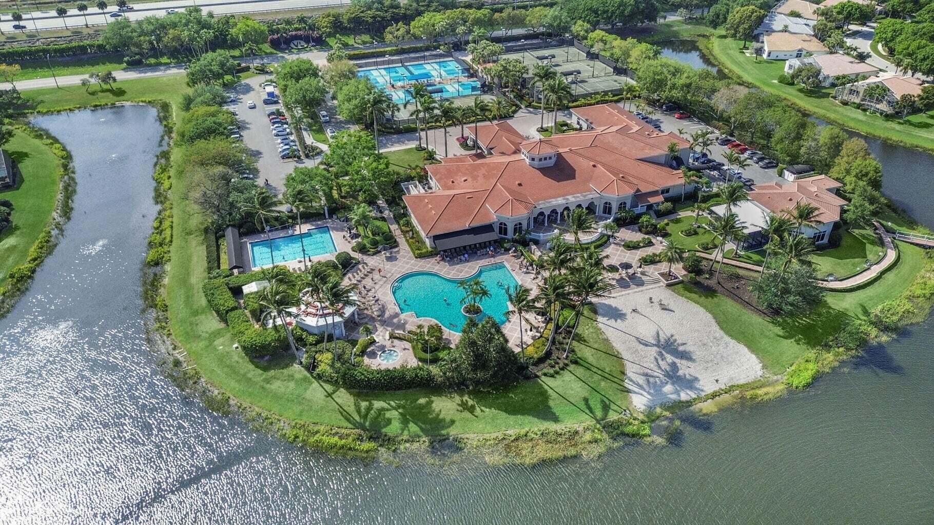 VALENCIA LAKES - Residential