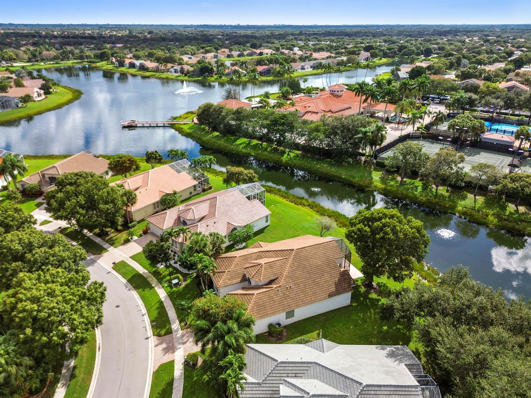VALENCIA LAKES - Residential