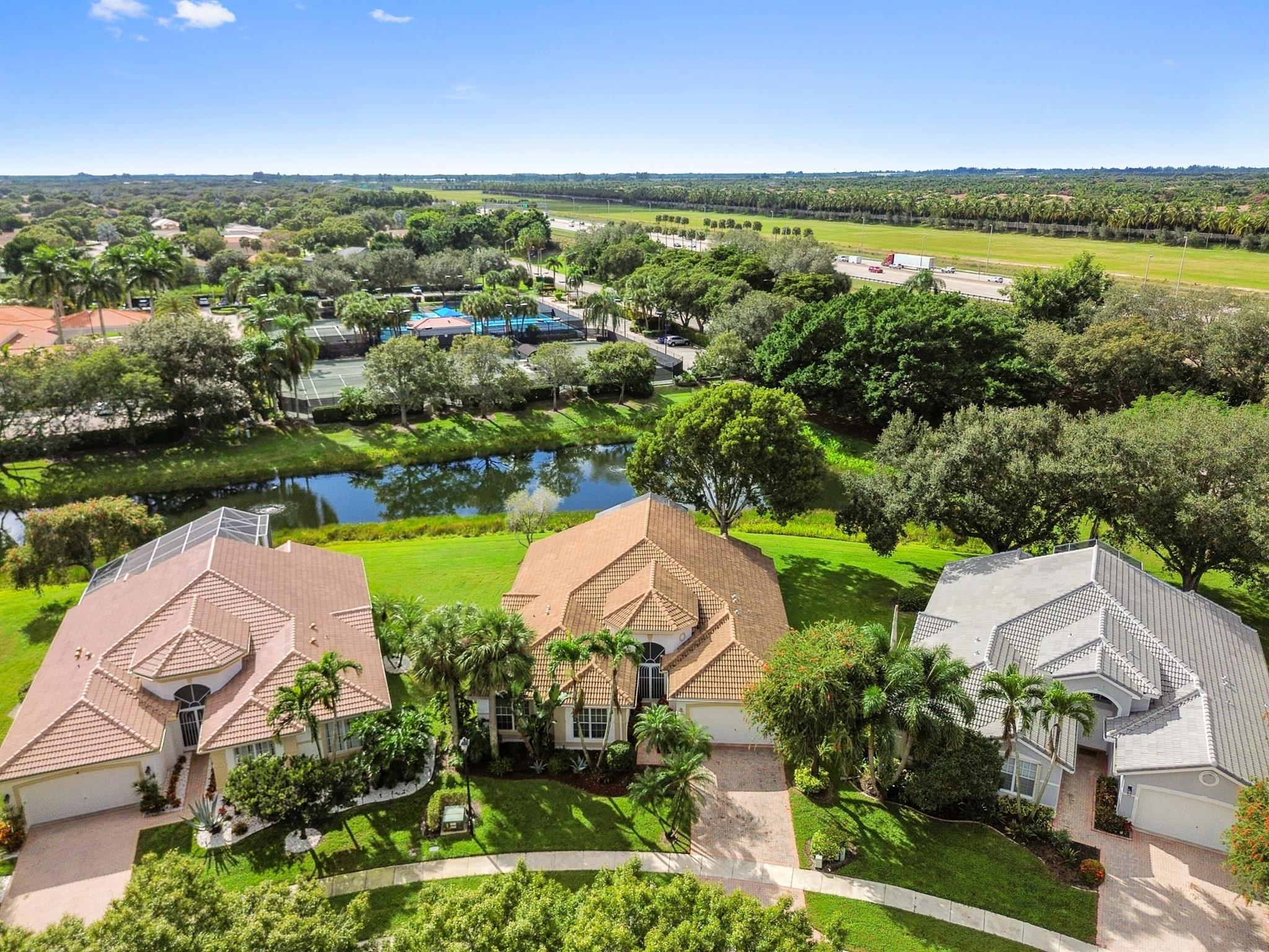 VALENCIA LAKES - Residential