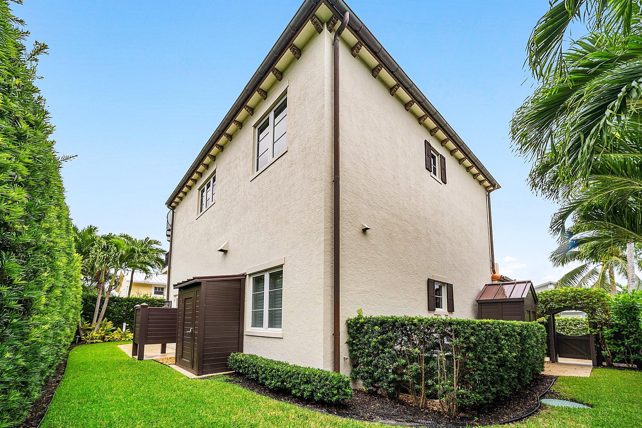 SHORE VIEW - Residential