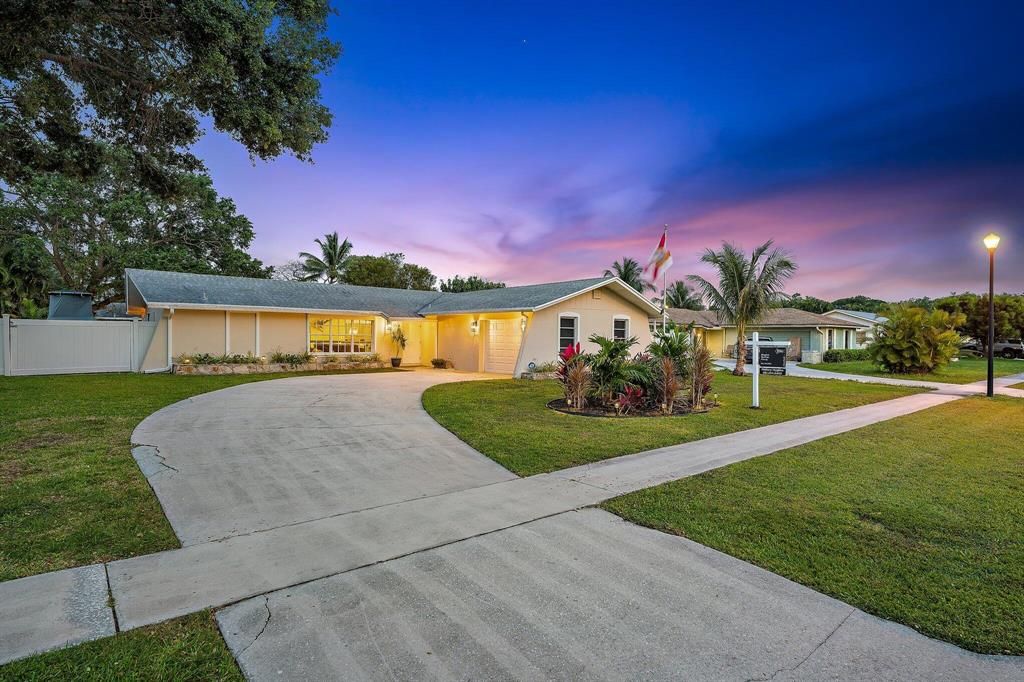 Photo of 511 Douglas Drive, Jupiter, FL 33458 (MLS # R10788232)