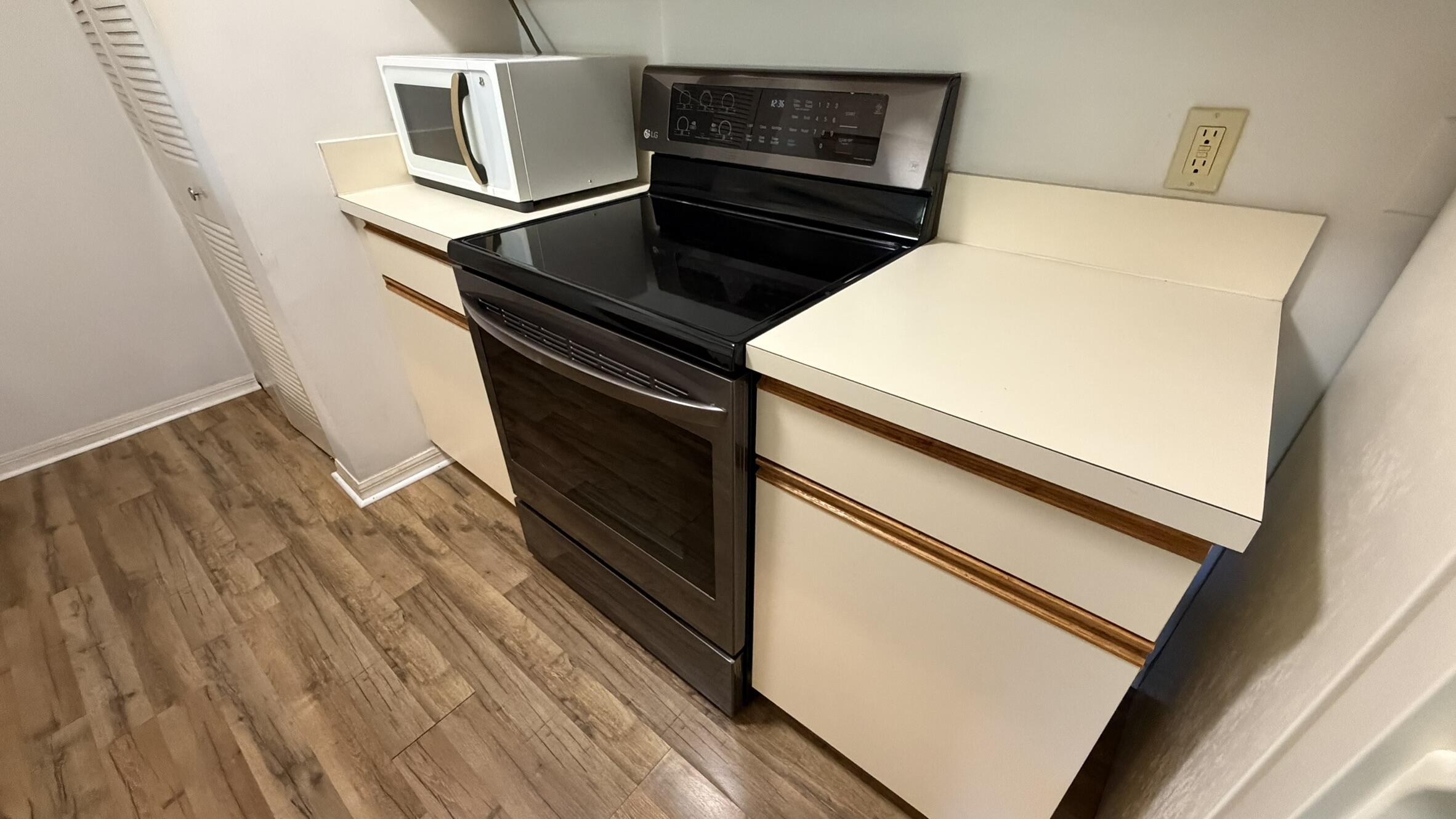 FAIRWAY PALMS CONDO - Residential Lease
