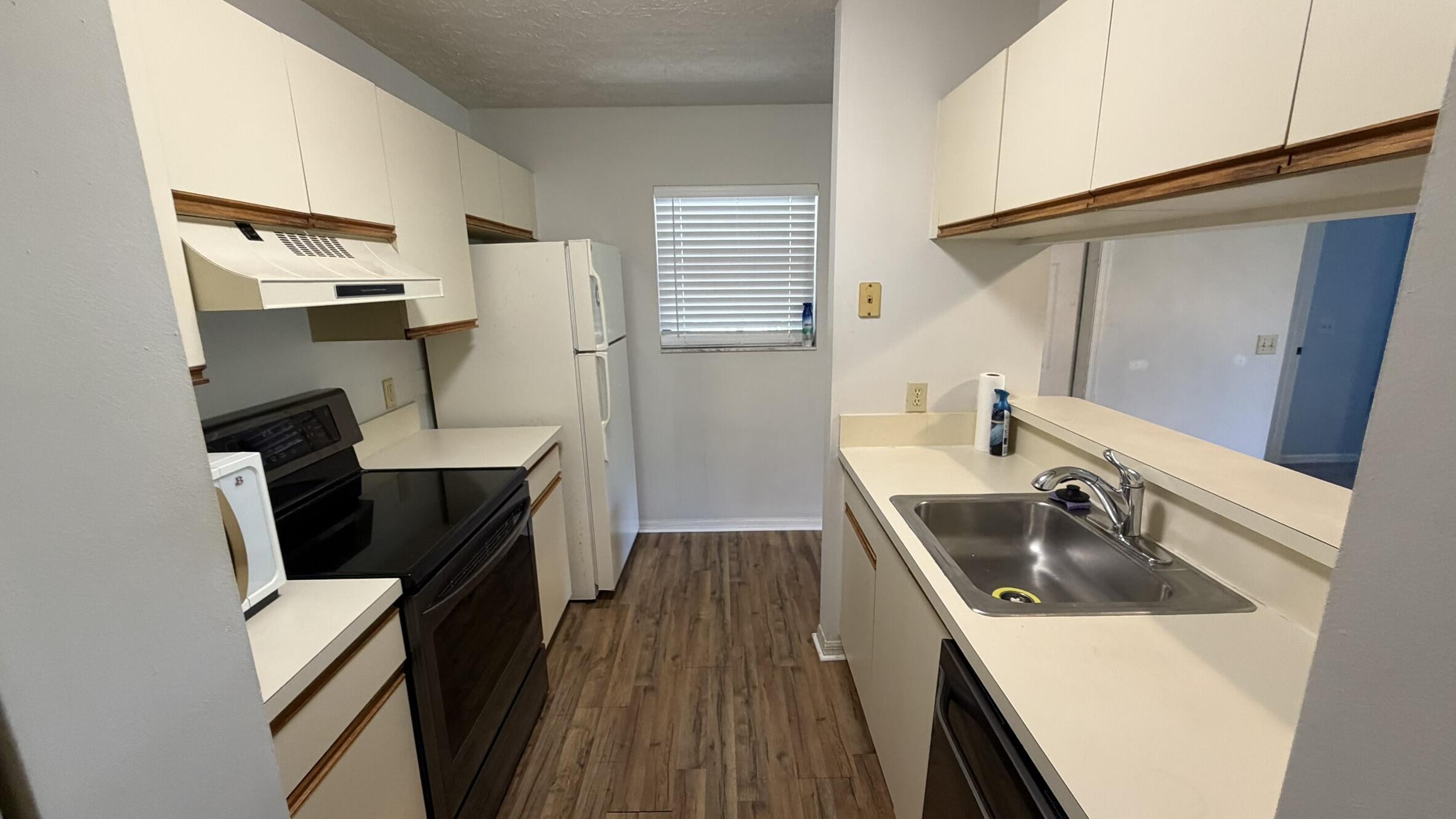 FAIRWAY PALMS CONDO - Residential Lease