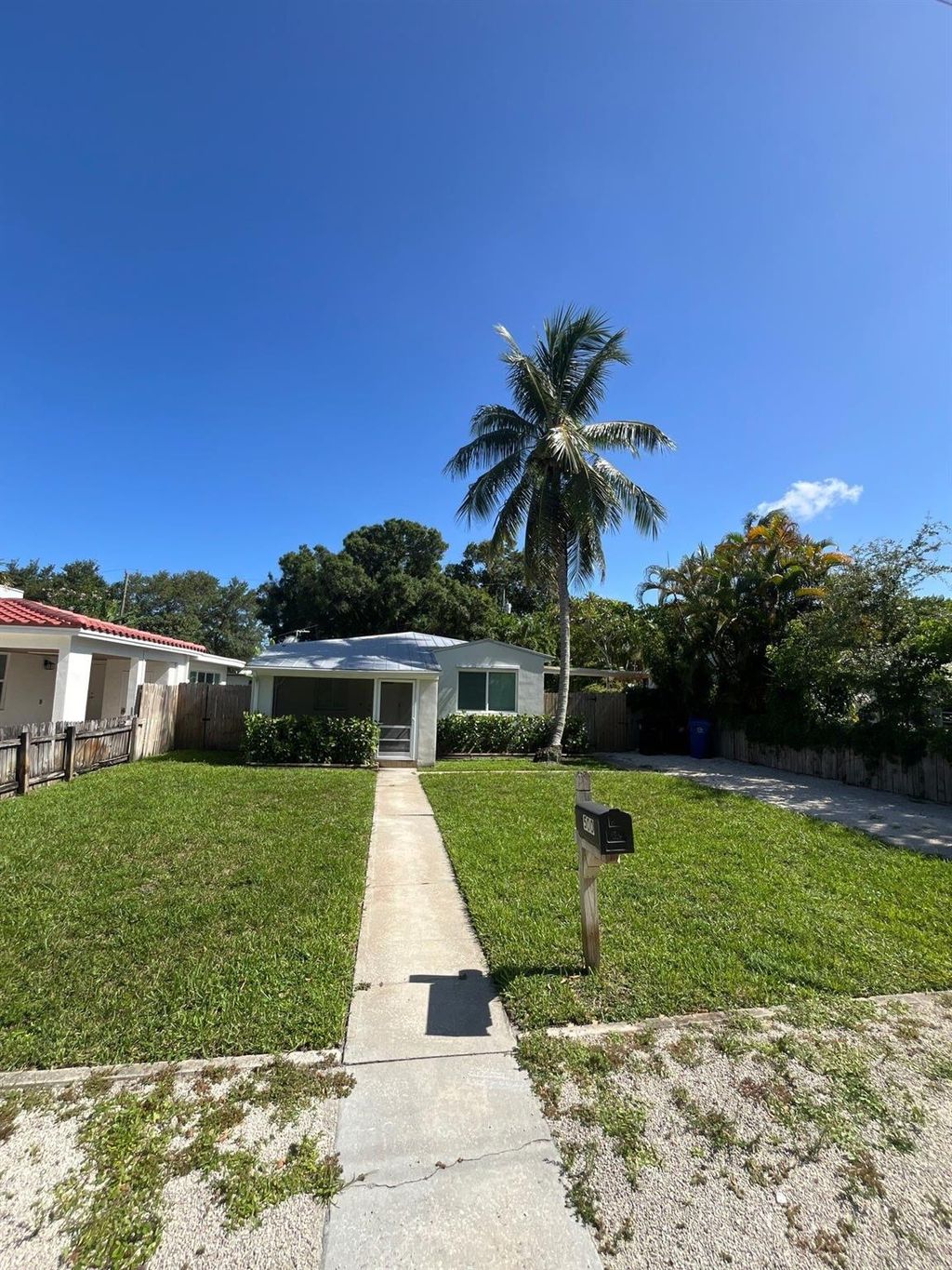 Photo of 500 SW 13th St, Fort Lauderdale, FL 33315 (MLS # F10509465)